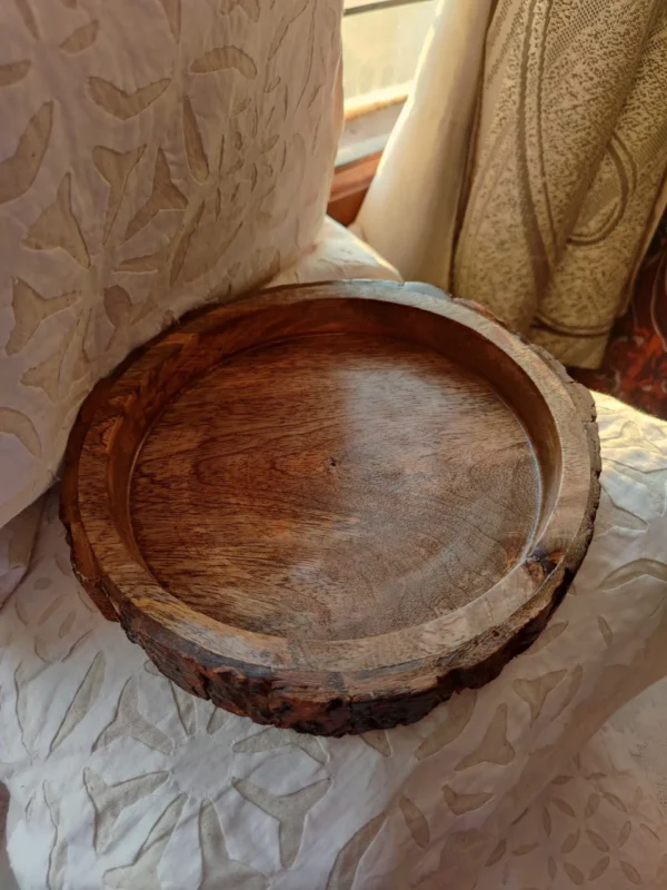 Sheesham Handcrafted Wooden Round Tray2 scaled